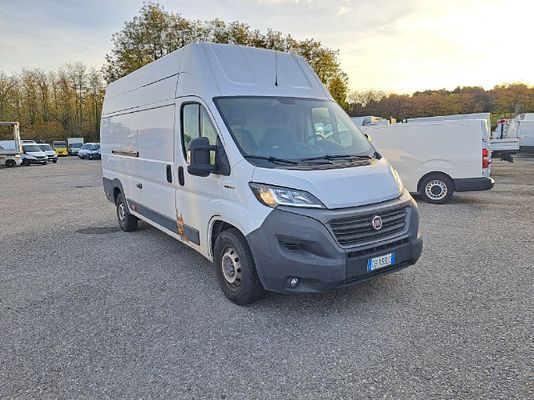 Vehicle image 2 / 12