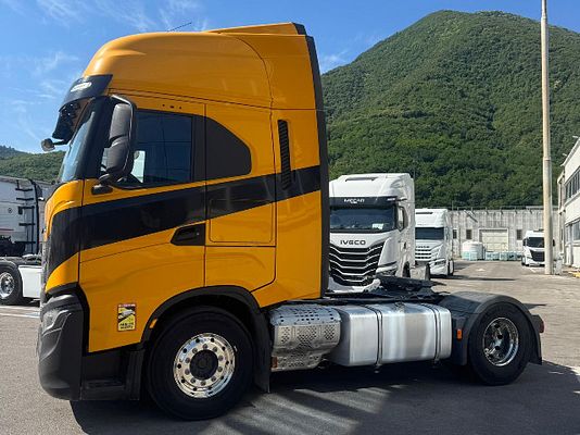 Vehicle image 3 / 10