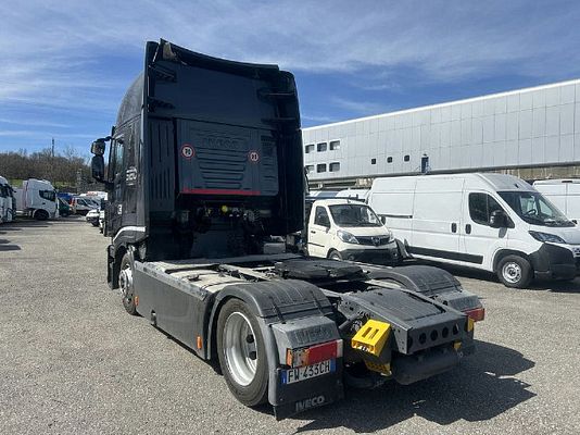 Vehicle image 9 / 14