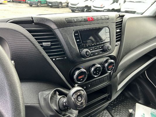 Vehicle image 13 / 14