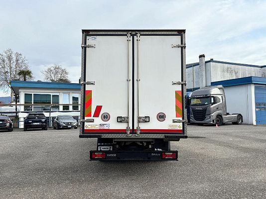 Vehicle image 4 / 15