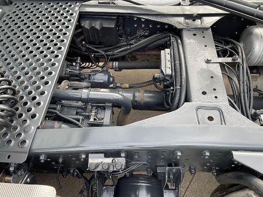 Vehicle image 9 / 18