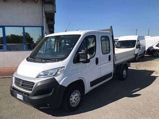 Vehicle image 2 / 16