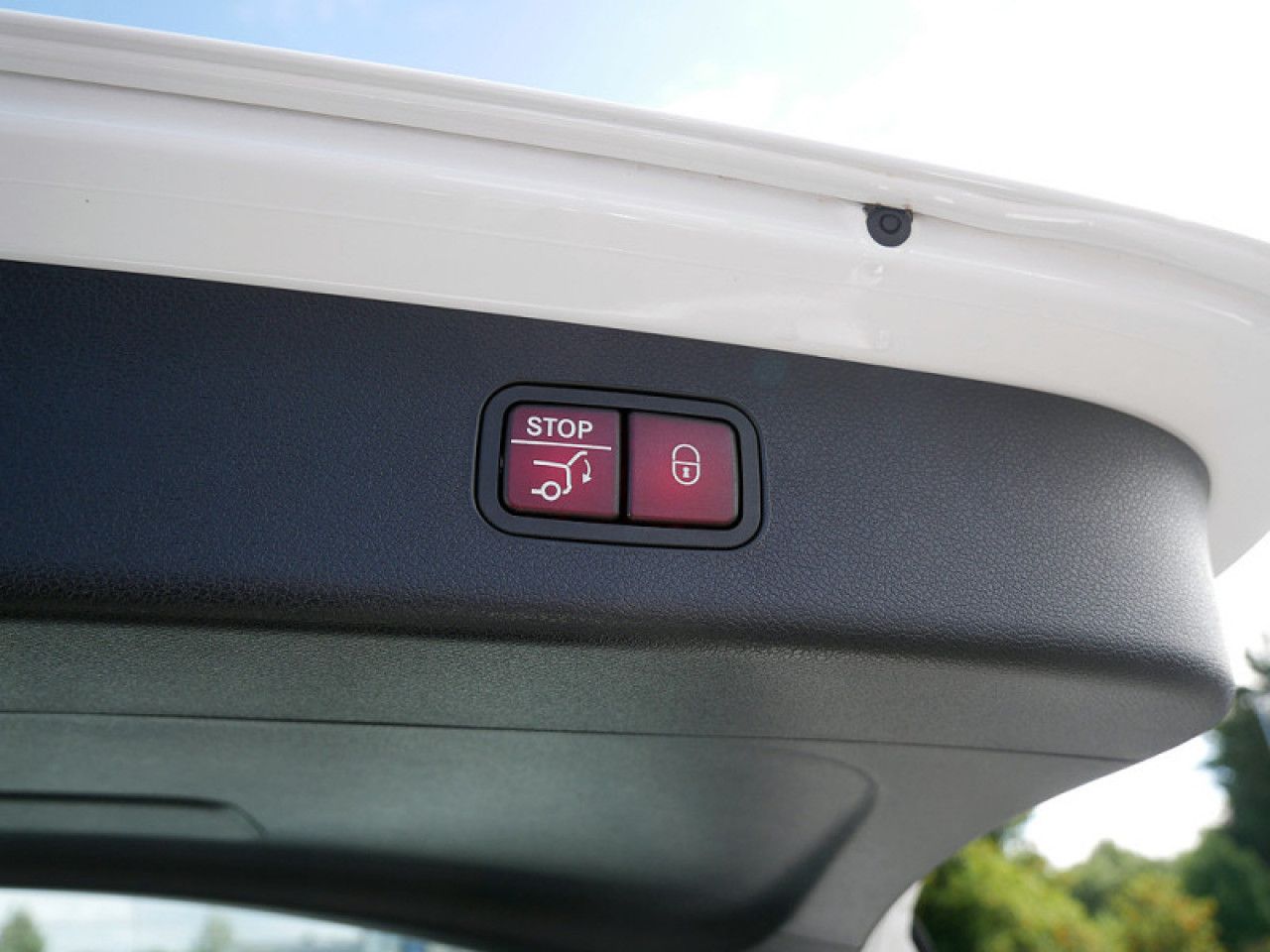 Mercedes-Benz E-Klasse – Bild 12