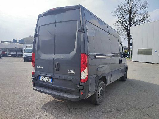 Vehicle image 5 / 10
