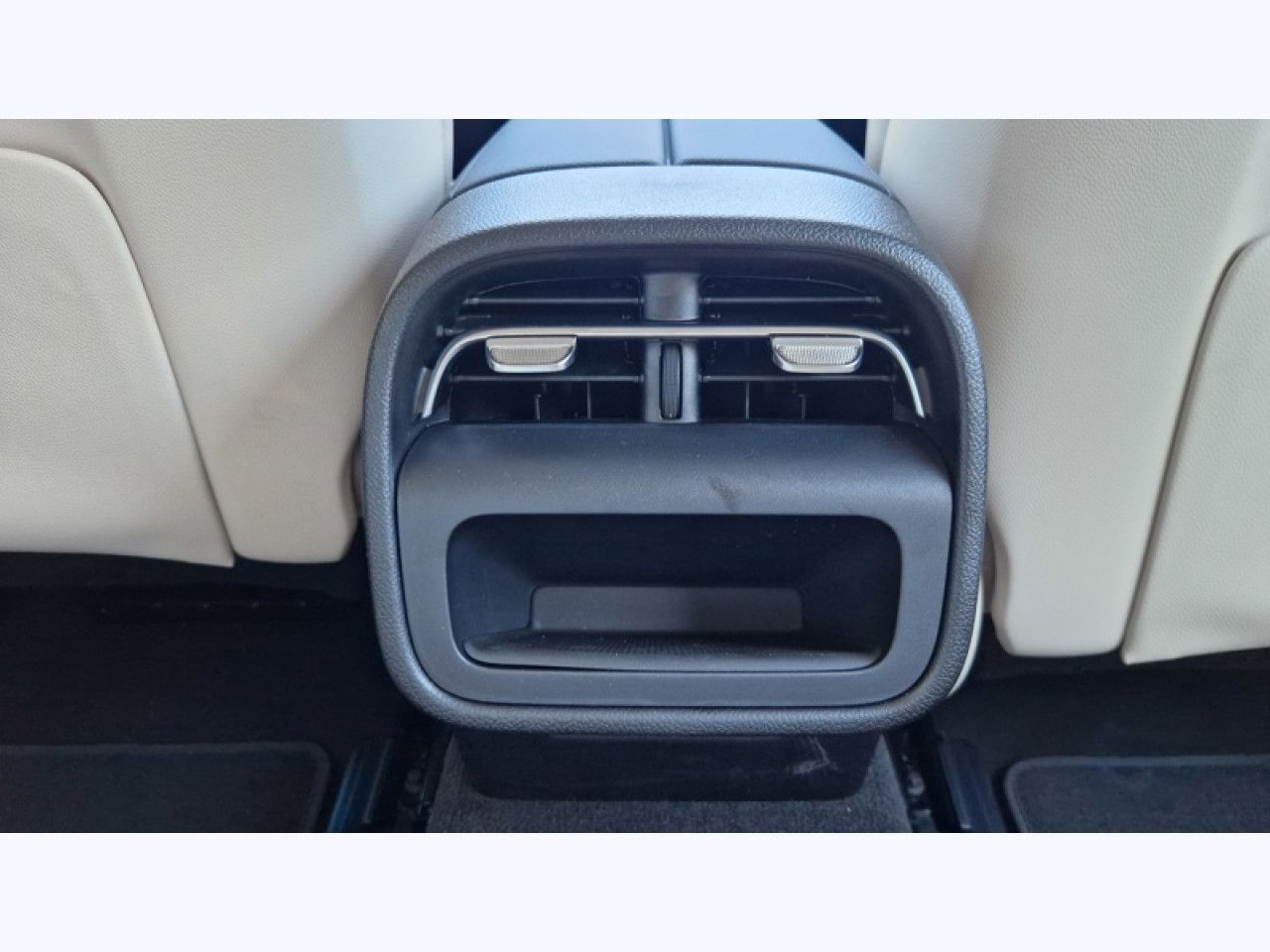 Photo du v&eacute;hicule 16 / 18