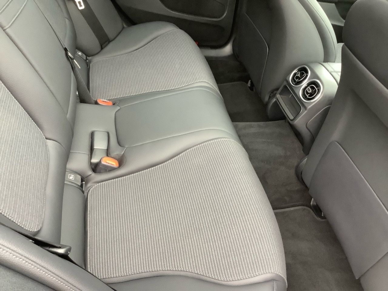Mercedes-Benz C-Klasse – Bild 14