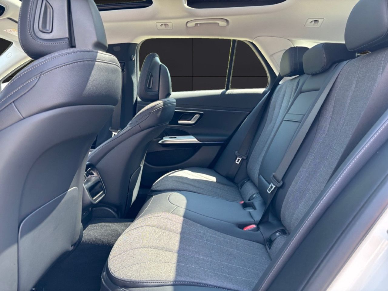 Mercedes-Benz E-Klasse – Bild 13