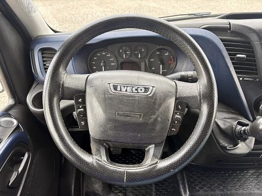 Vehicle image 10 / 15