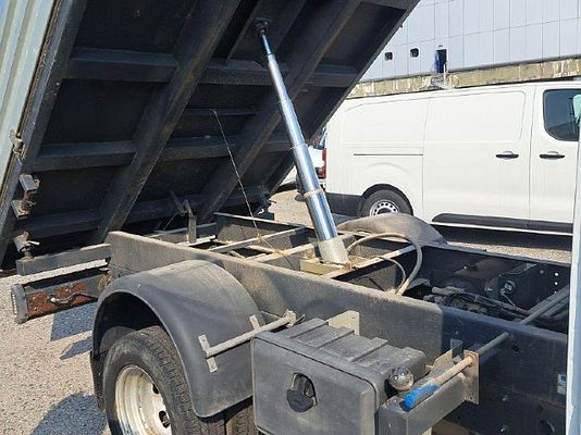 Vehicle image 6 / 15