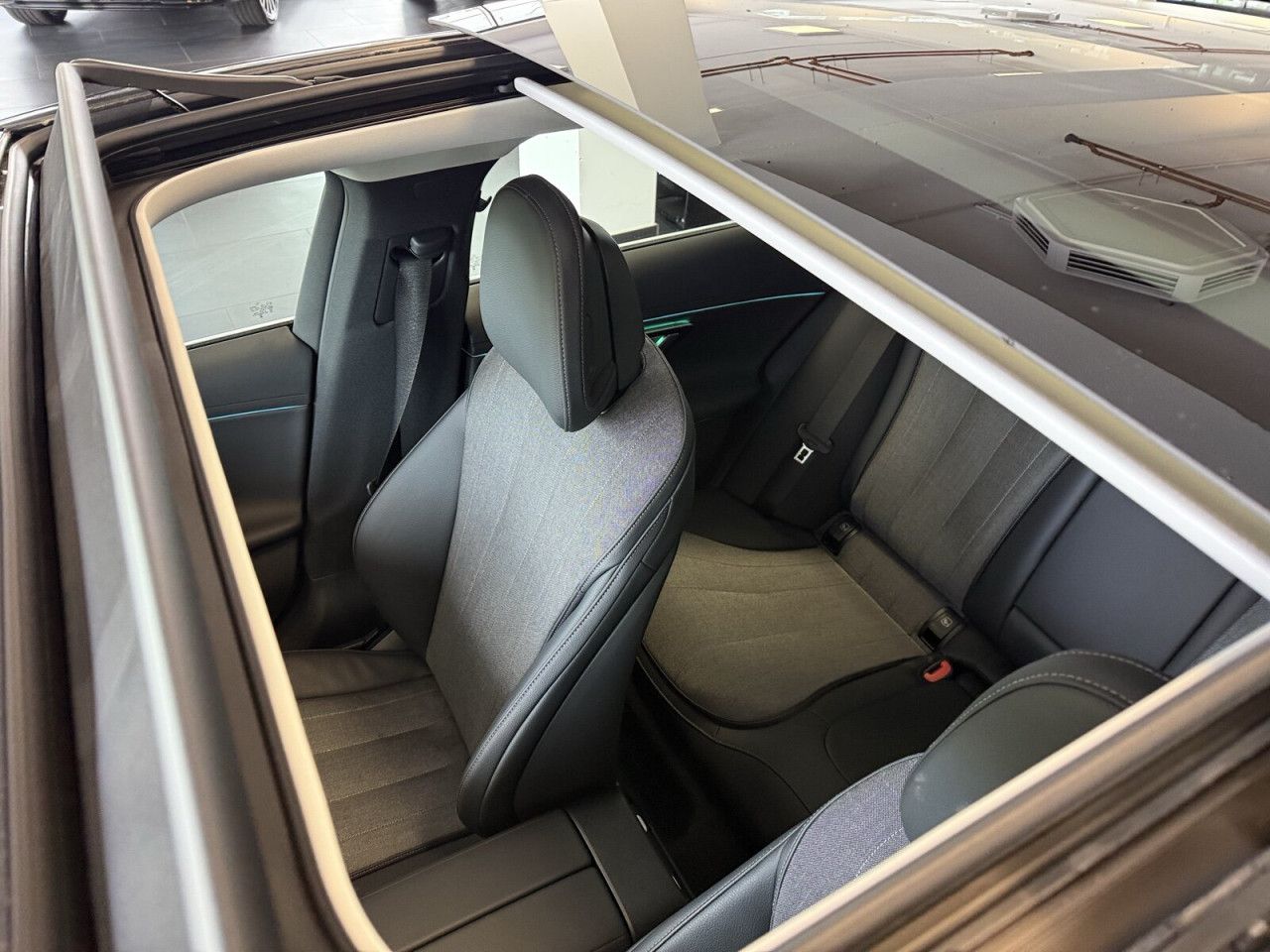 Mercedes-Benz E-Klasse – Bild 22