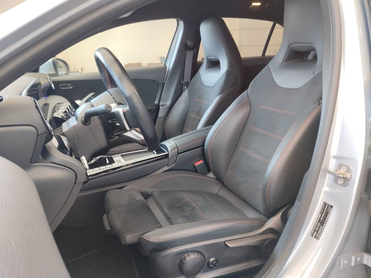 Imagem do ve&iacute;culo 1 / 15