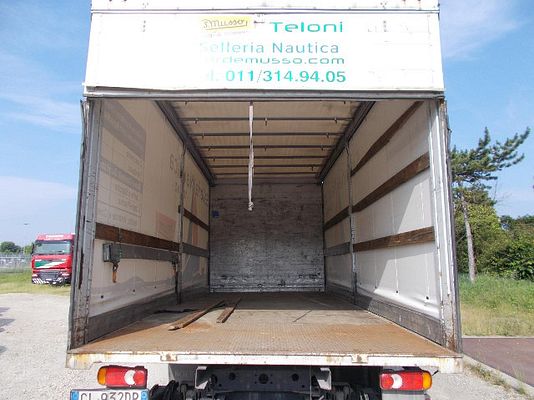 Vehicle image 6 / 12