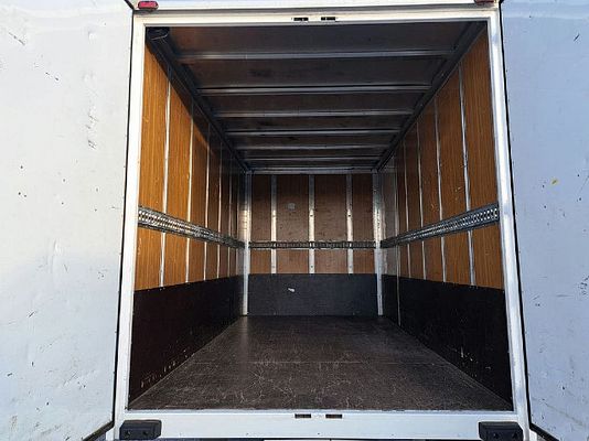 Vehicle image 6 / 14