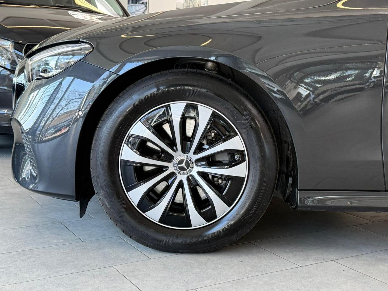 Mercedes-Benz E-Klasse – Bild 11