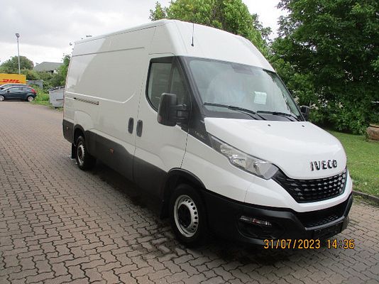 Vehicle image 2 / 5