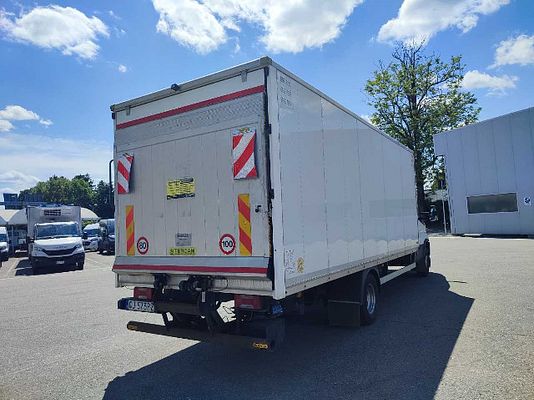 Vehicle image 6 / 13