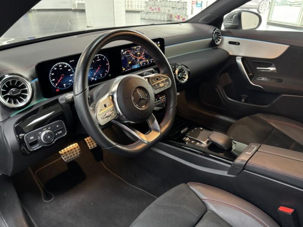 Photo du v&eacute;hicule 4 / 18