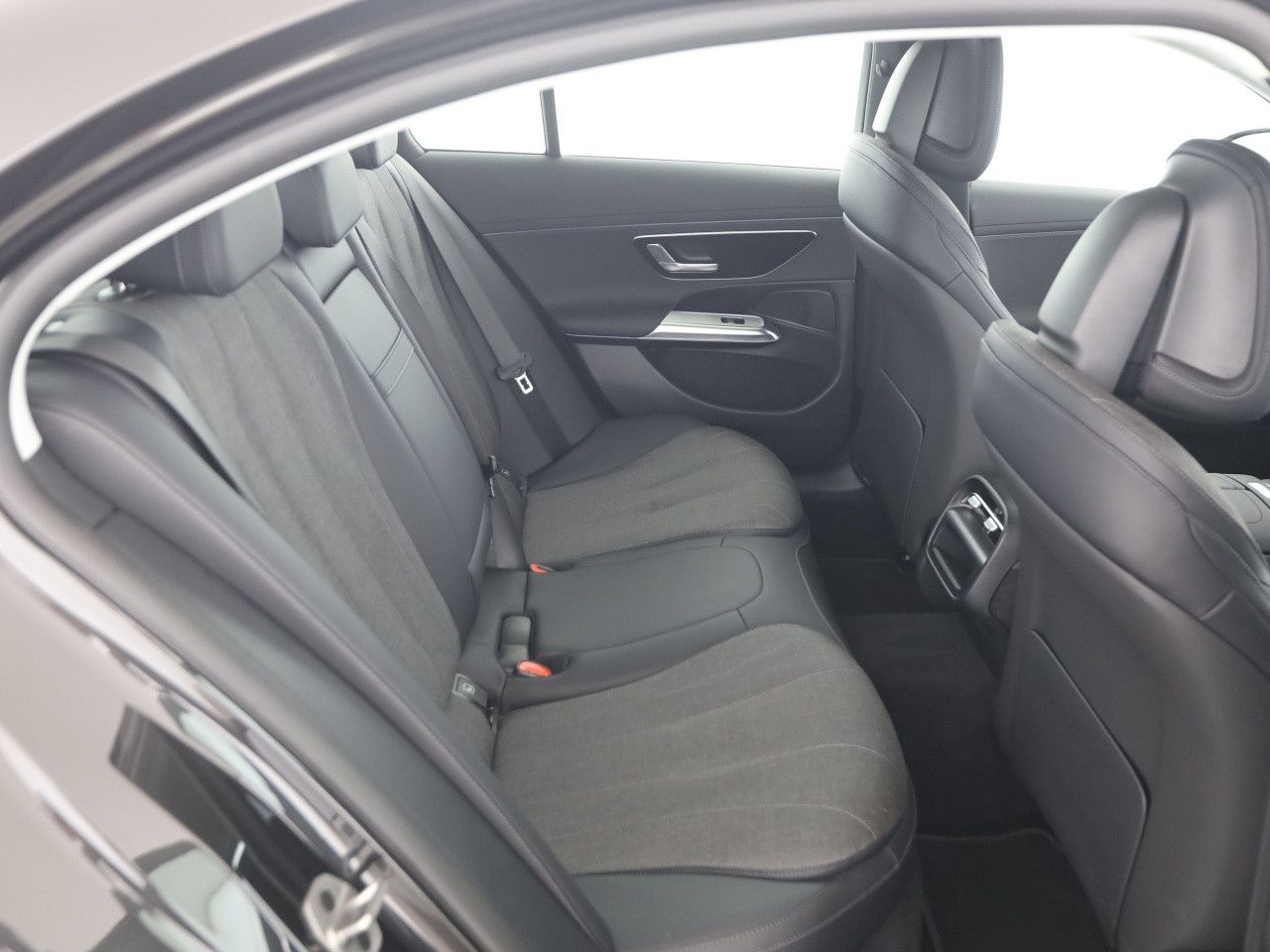 Mercedes-Benz E-Klasse – Bild 16