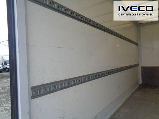 Vehicle image 14 / 16