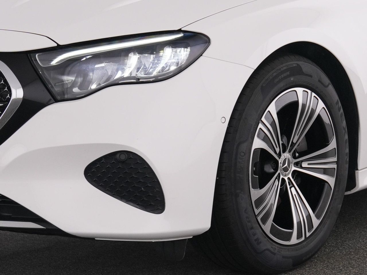 Mercedes-Benz E-Klasse – Bild 8