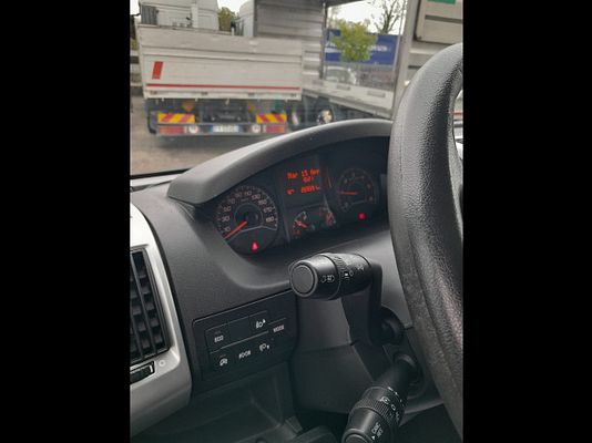 Vehicle image 8 / 21