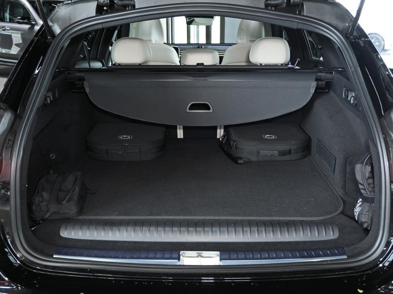 Mercedes-Benz E-Klasse – Bild 17