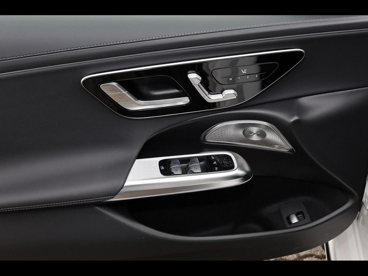 Mercedes-Benz E-Klasse – Bild 12