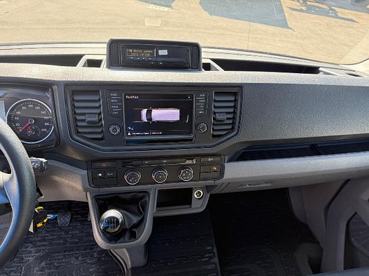 Vehicle image 9 / 19