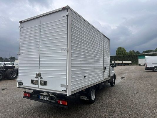 Vehicle image 7 / 18