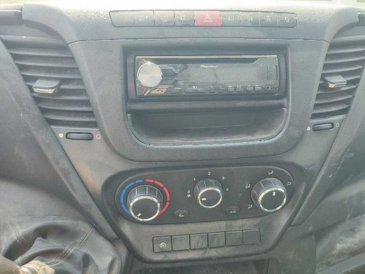 Vehicle image 9 / 10