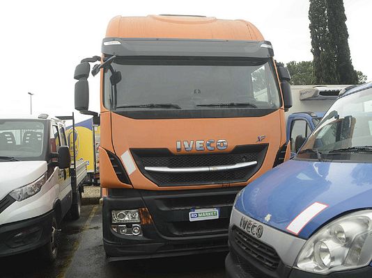Vehicle image 3 / 5
