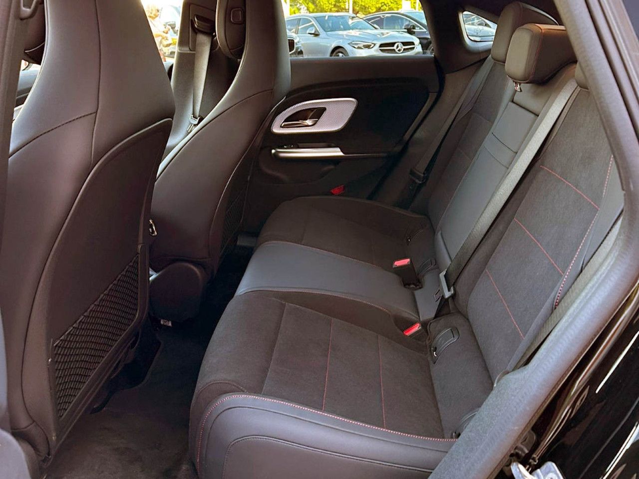 Imagem do ve&iacute;culo 2 / 7