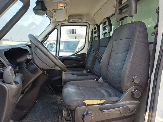 Vehicle image 11 / 13