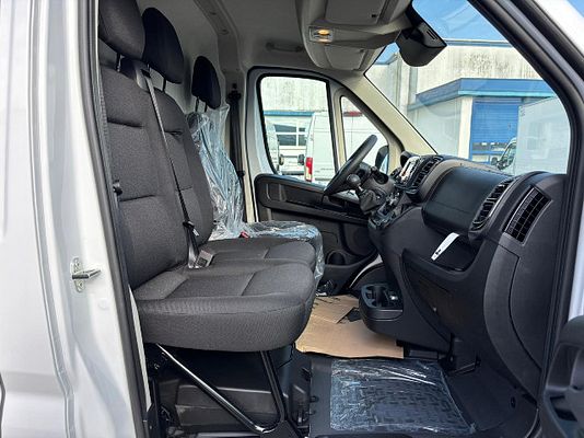 Vehicle image 13 / 13