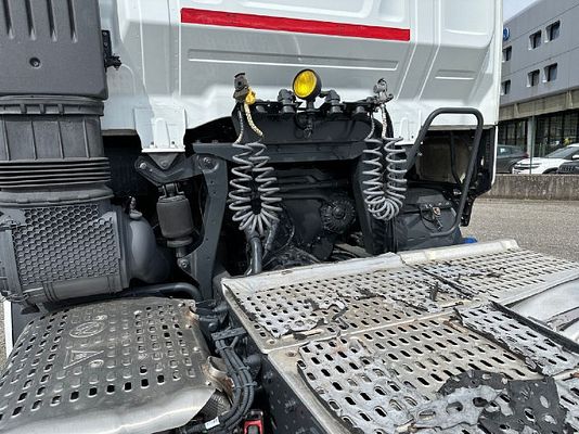 Vehicle image 7 / 16