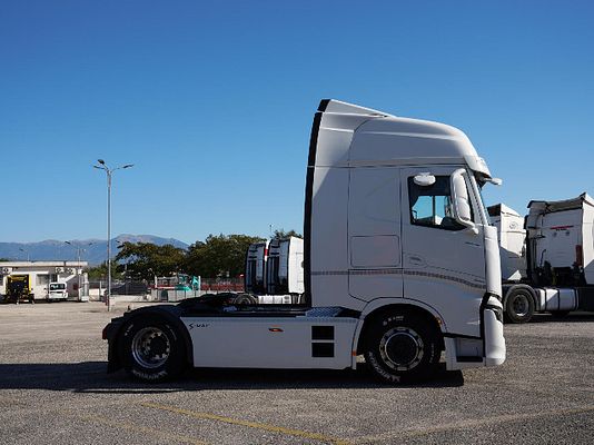 Vehicle image 4 / 12