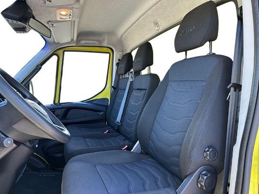 Vehicle image 13 / 17