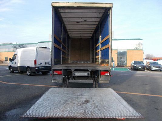 Vehicle image 7 / 15