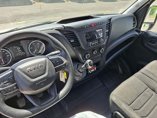 Vehicle image 6 / 7