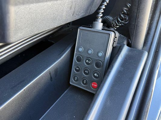 Vehicle image 10 / 18
