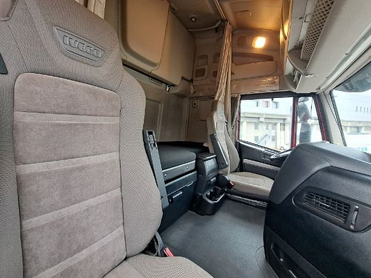 Vehicle image 4 / 15