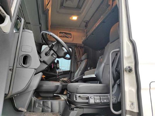 Vehicle image 5 / 12