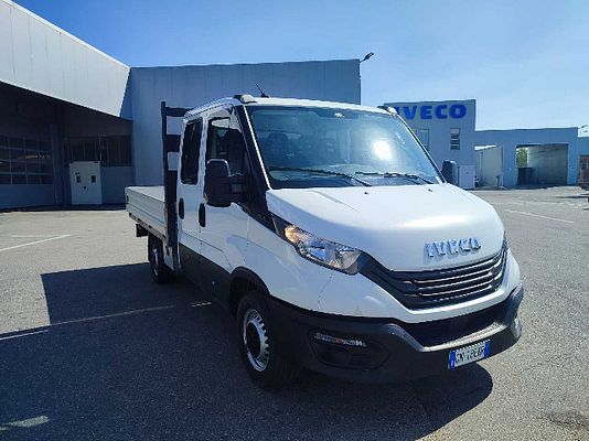 Vehicle image 2 / 9