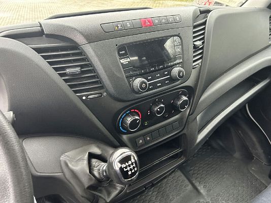 Vehicle image 14 / 15