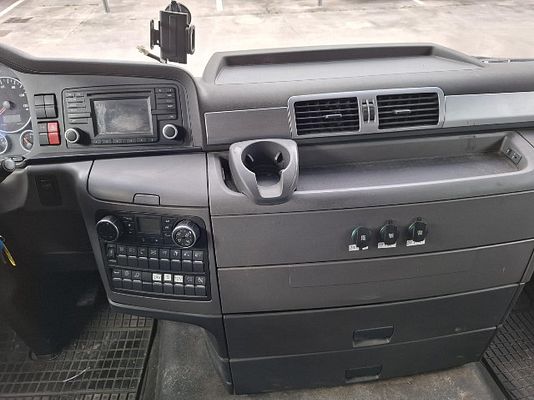 Vehicle image 6 / 12