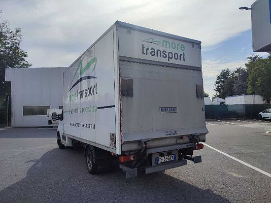 Vehicle image 5 / 9
