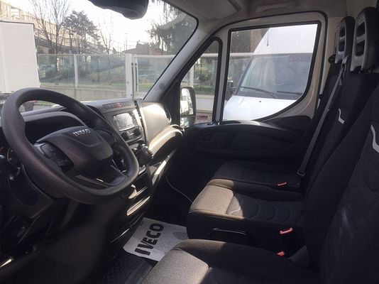Vehicle image 9 / 10