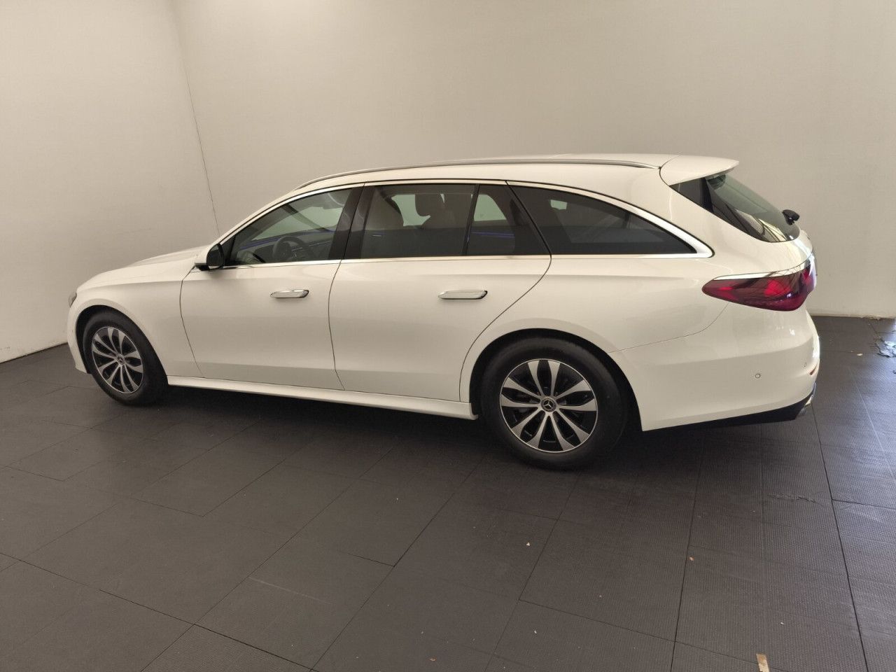 Mercedes-Benz E-Klasse – Bild 8