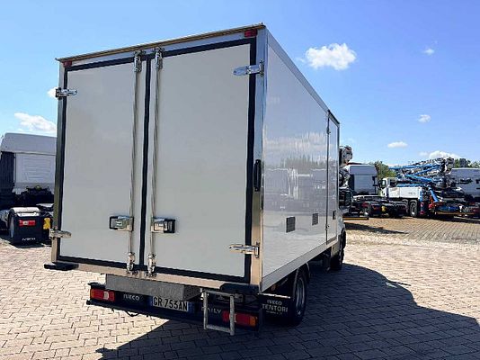 Vehicle image 5 / 13
